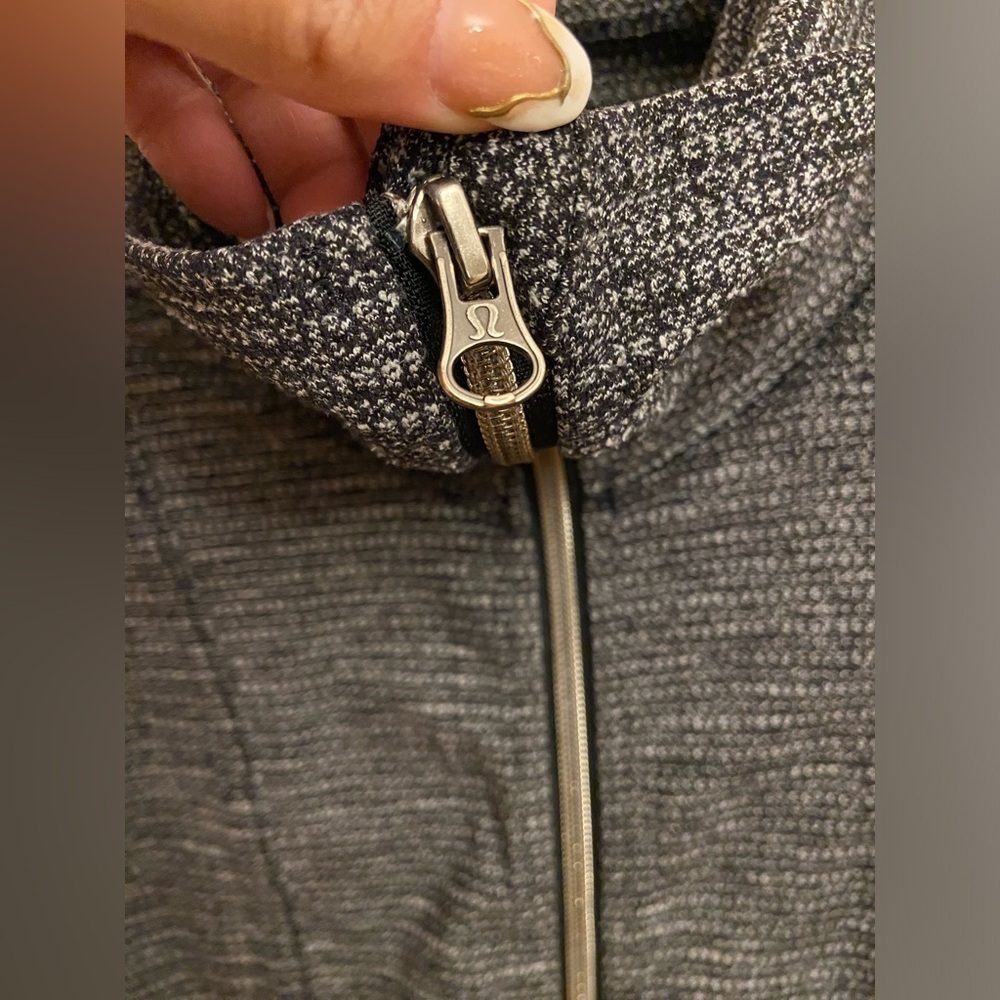 Lululemon sweater - Picture 4 of 14